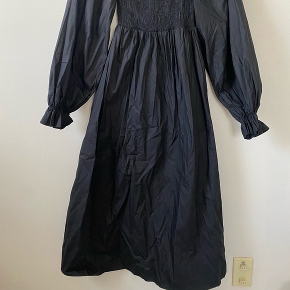 Misguided Smocked Black Midi Dress - Picture 5 of 8